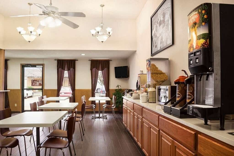 Food & Drinks 5, Americas Best Value Inn Pittsburg, Crawford