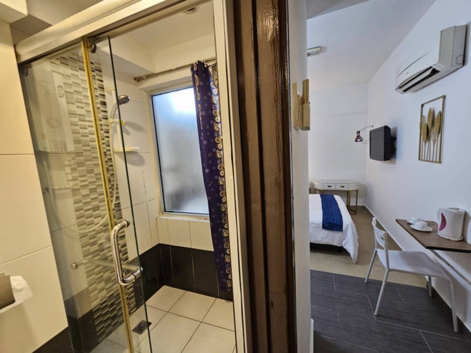 Bathroom 5, Warisan Hotel, Kota Kinabalu