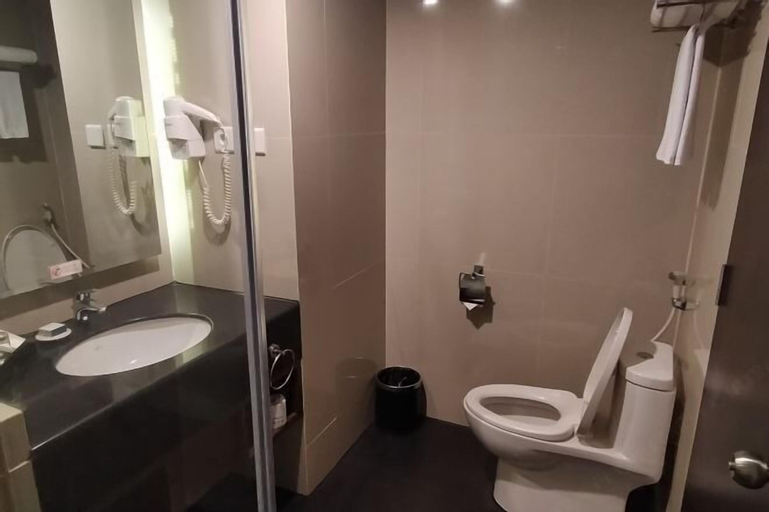 Bathroom 8