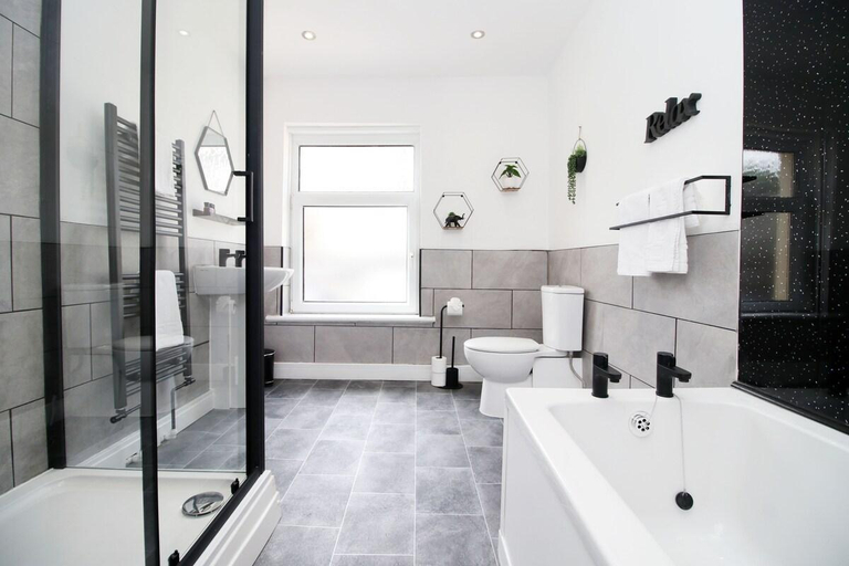 Bathroom 2, Cynon View by Tŷ SA, Rhondda, Cynon, Taff