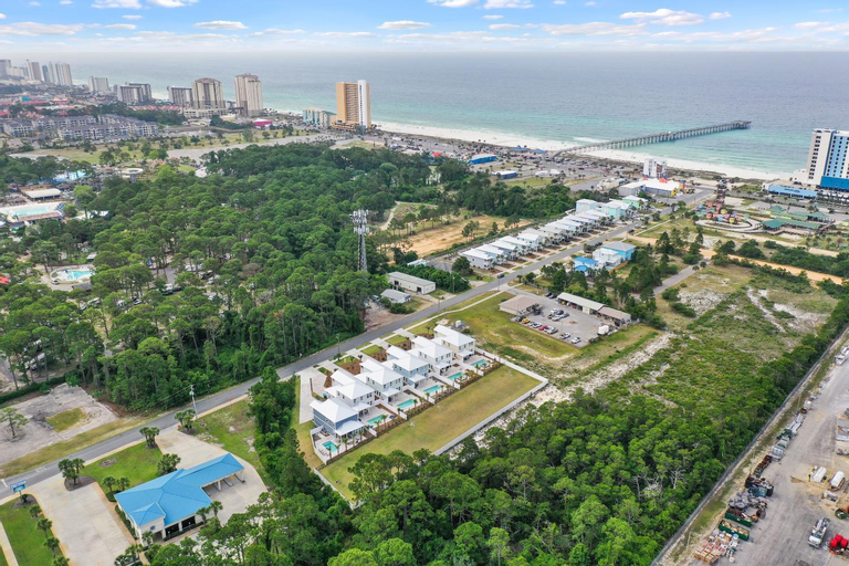 Pet Friendly Beach House - Sugary Sands by Panhandle Getaways, Bay