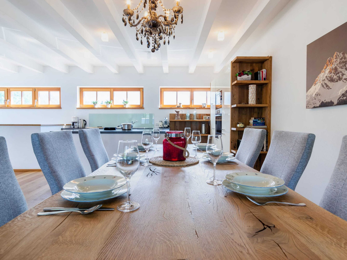 Others 5, Apartment with Sauna and Ski In Out, Zell am See