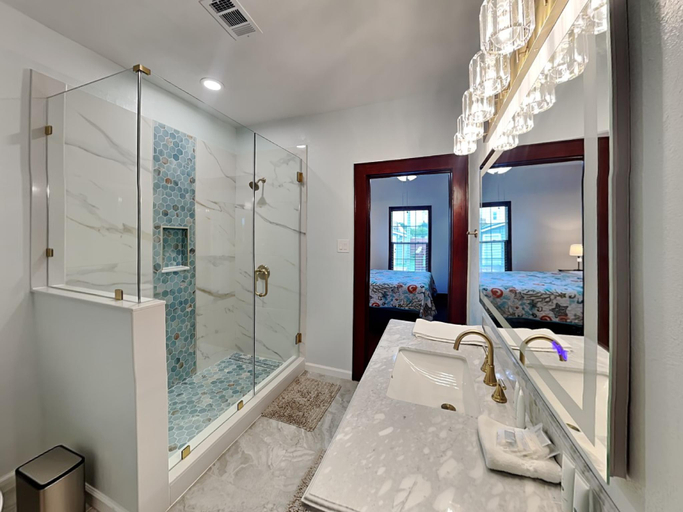 Bathroom 3, Hidden Haven, Galveston