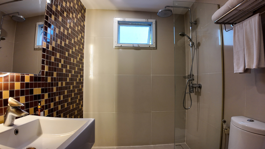 Bathroom 11