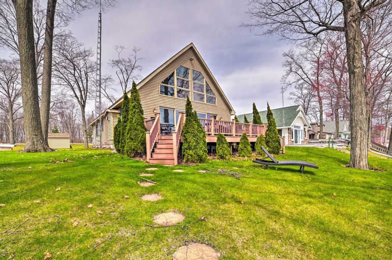 Exterior & Views 1, Waterfront Lake Huron Home - Private Beach!, Lake Hurron