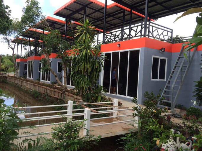 Exterior 2