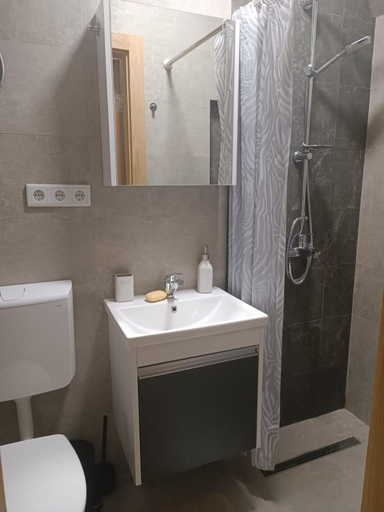 Bathroom 2, DIVNA Sarajevo Apartman, Sarajevo