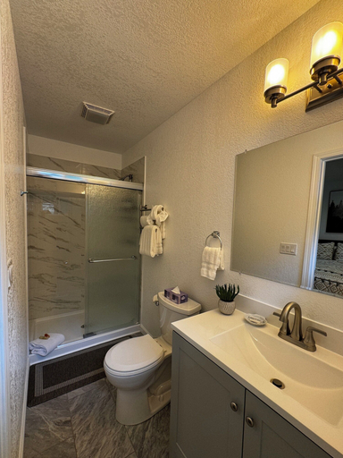 Bathroom 5, Ocean Cove Lodge, Sonoma
