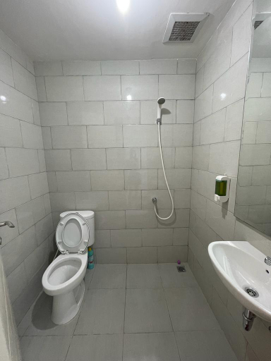 Bathroom, Apartemen Pakuwon 8 Anderson, Surabaya
