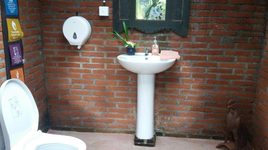 Bathroom 5, Ketewel Bed & Breakfast Yoga Room, Gianyar