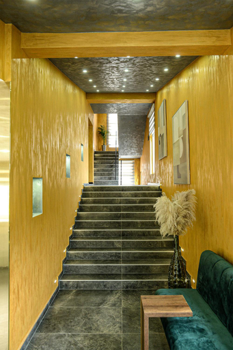Others 4, Apartmani 29, Inđija