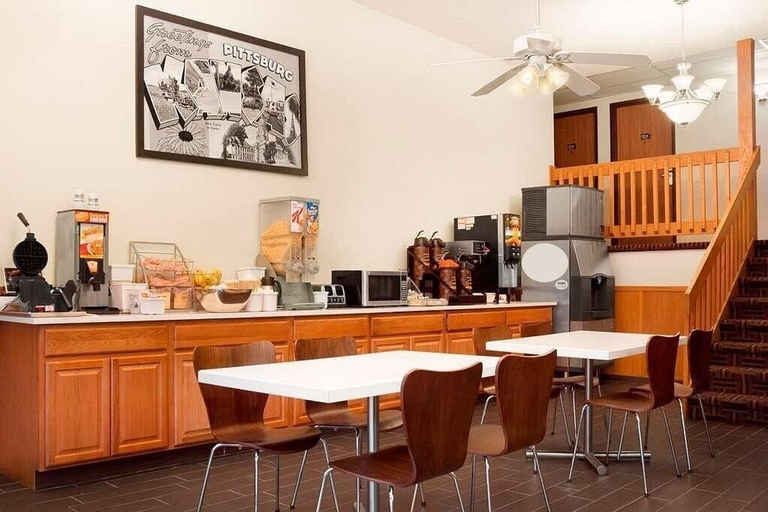 Food & Drinks 5, Americas Best Value Inn Pittsburg, Crawford