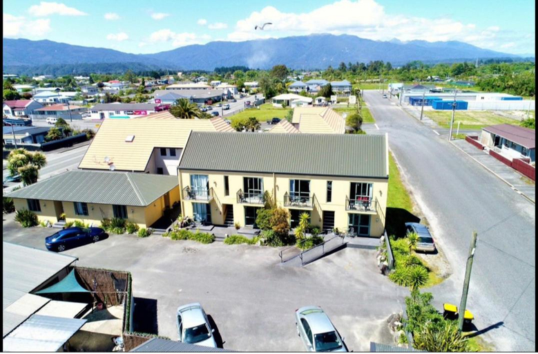 Others 5, Palmcourt Motel, Buller