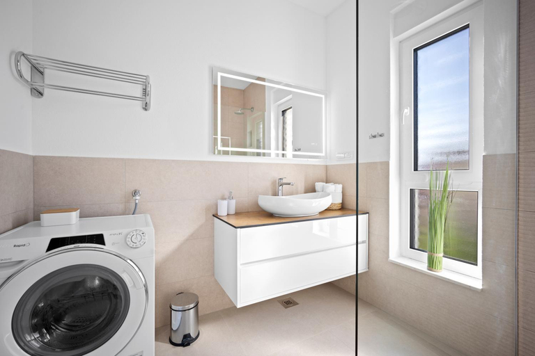 Others 5, Adriatic Garden Apartments, Okrug