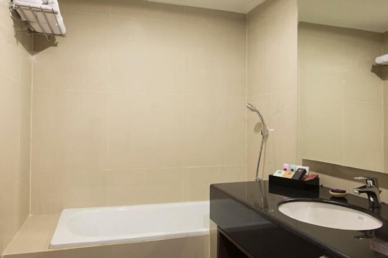 Bathroom 13