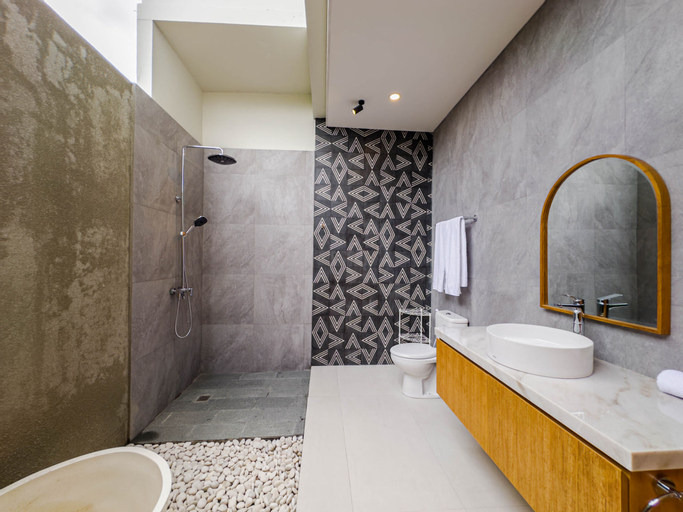 Bathroom 9