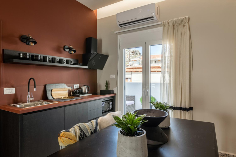 5, Andrews Luxury Suites Near The Airport, Crete