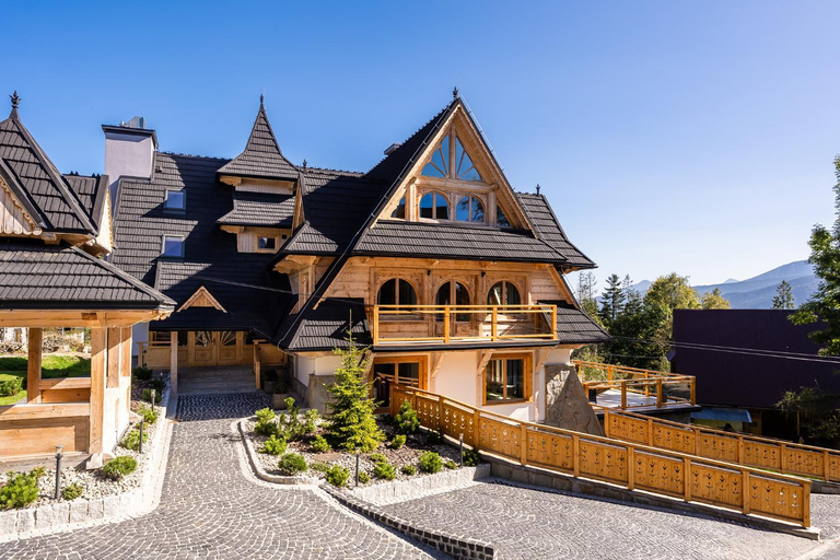Exterior & Views