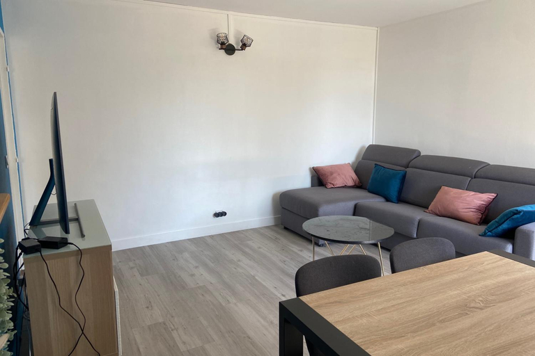 Others 4, Spacious T3 with balcony - close to town center, Calvados