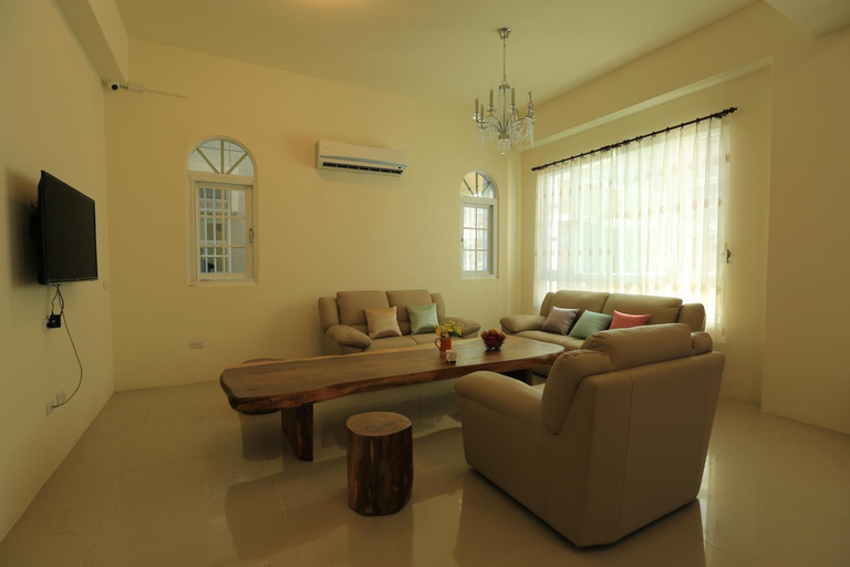 Shared lounge/TV area 5, Blue sky holidays B&B, Taitung