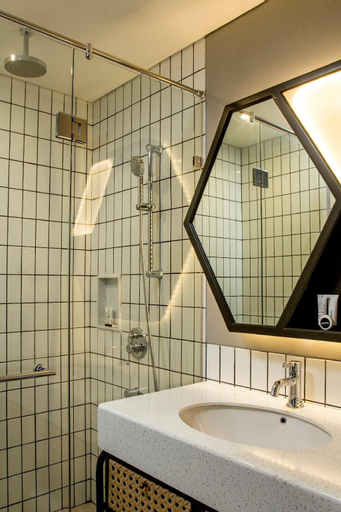 Bathroom 15