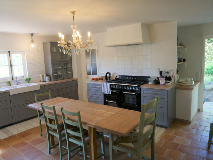 Dining 3, Holiday Home With Garden Near Lorgues, Var