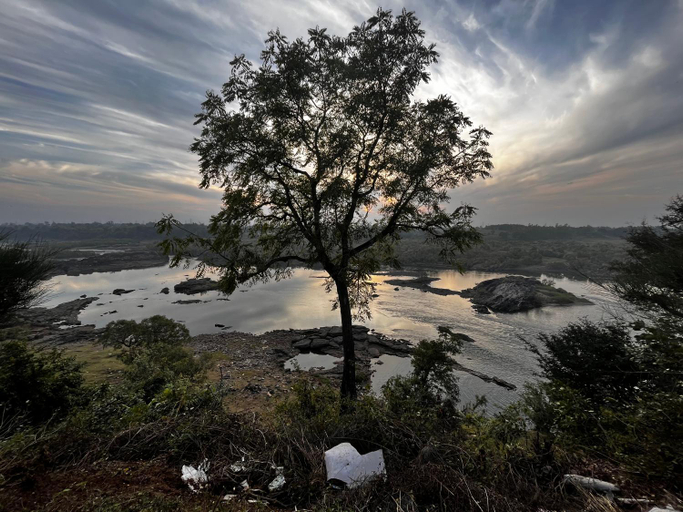 Others 2, Riverside Burrows, Jabalpur