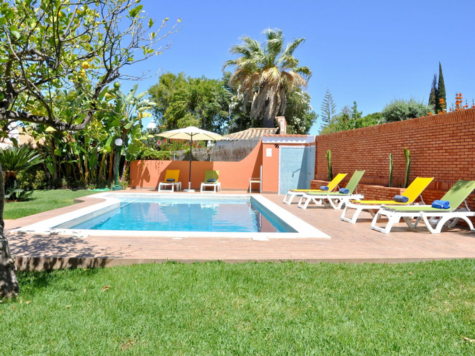 Others 3, Villa in Quiet Area with Private Pool near Golf Courses & Marina, Loulé