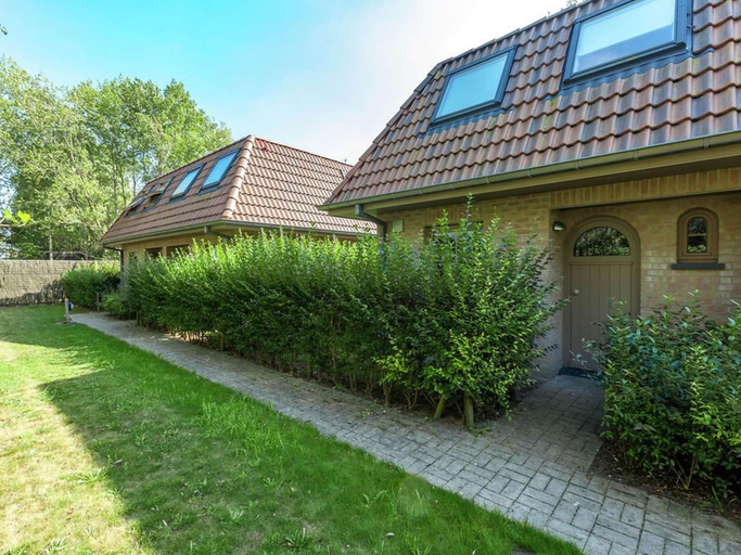 Others 5, Adinkerke Holiday Home With Fenced Garden, West-Vlaanderen