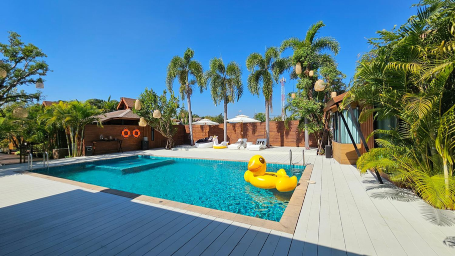 Swimming Pool 13