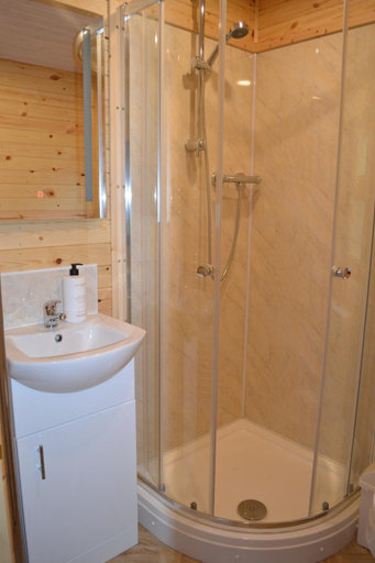 Others 3, The Hive Lodge Cabin with 3 peak views, Ribblehead, Settle, North Yorkshire