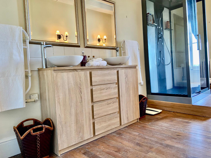 Bathroom 3, Chateau La Bainerie, Maine-et-Loire