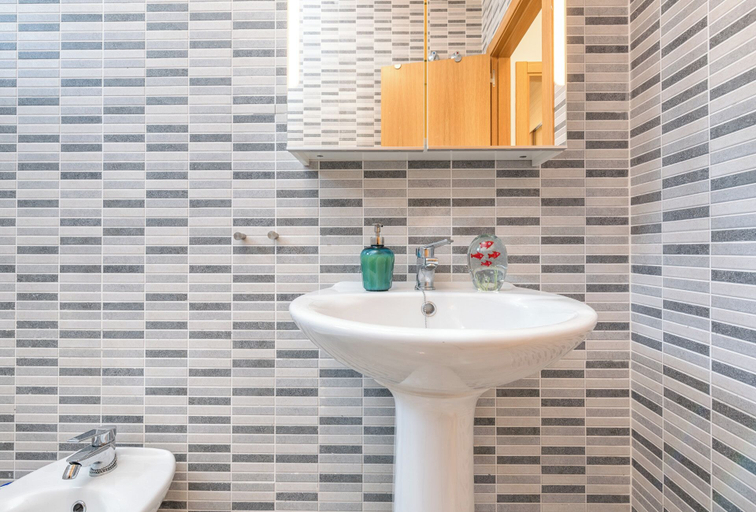 Bathroom 2, Solaga - Jinetes, Málaga