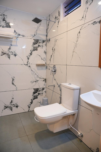 Bathroom 4, Silverstone Inn, Ernakulam
