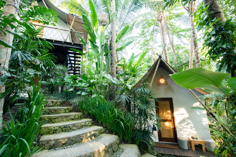 Exterior 4