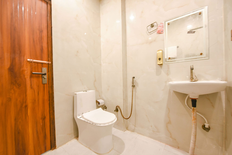 Bathroom, Fabhotel Royal'S Paradise, Faridabad
