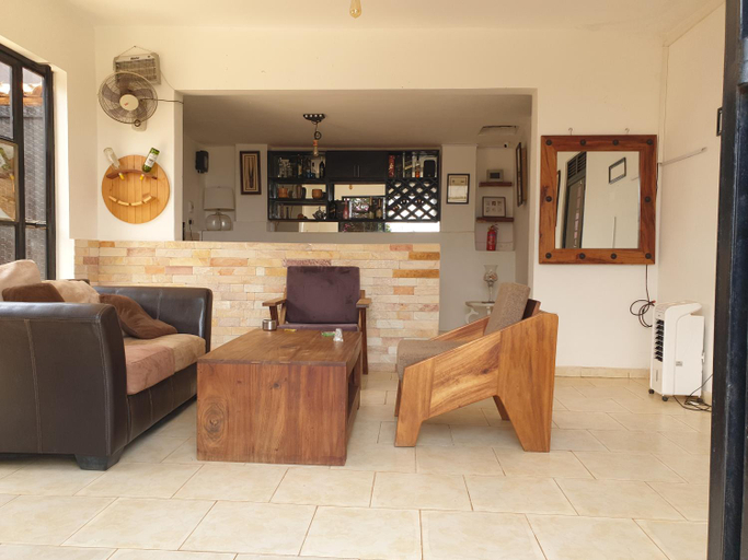 Public Area 2, Rosa Negra Kampala, Jinja