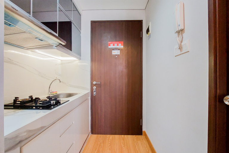 Others 2, Homey and Relaxing Studio Transpark Bintaro Apartment By Travelio, Tangerang Selatan