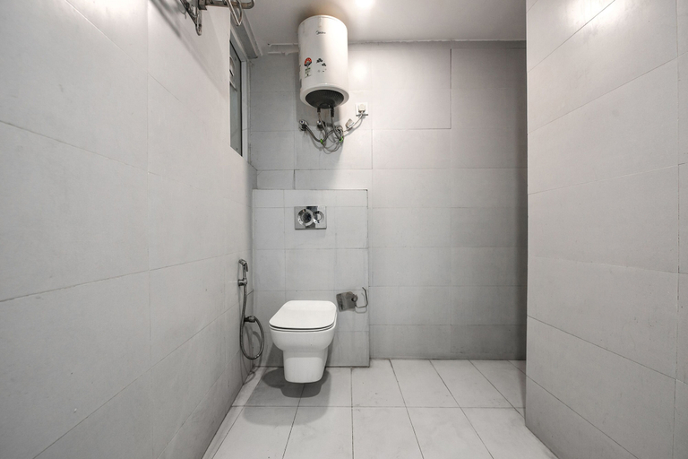 Bathroom 2, FabHotel Twamev, Delhi
