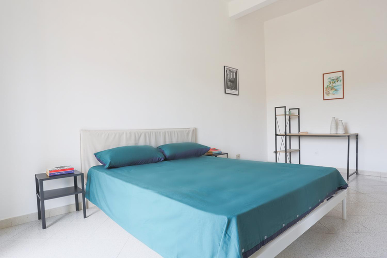 Others 5, Bright Apartment near the sea with parking, Salerno