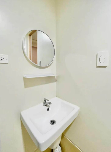 Bathroom 3, Hubomoto SM Suites, Iloilo City