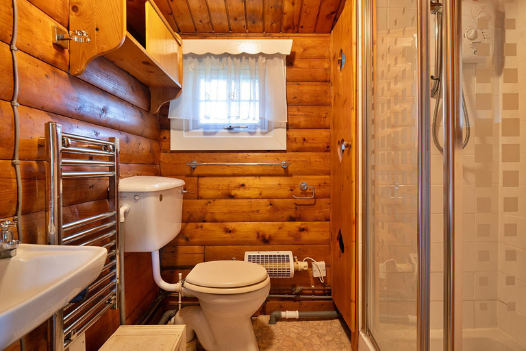 Bathroom, Log Cabin in Snowdonia near Rhinog Mountains, Gwynedd