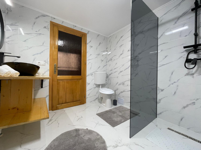 Bathroom 3, Modern Cabin with Jacuzzy - Piramida, Sighetu Marmatiei