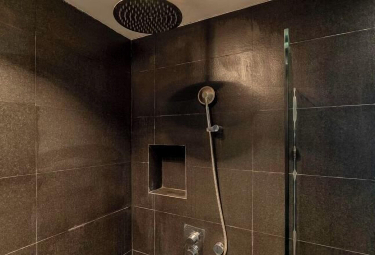 Bathroom 4, Lijiang Houfu Inn, Lijiang