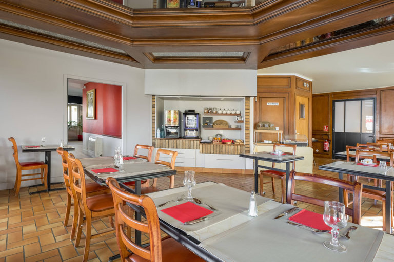 Food & Drinks 5, Hotel Newport, Rhône
