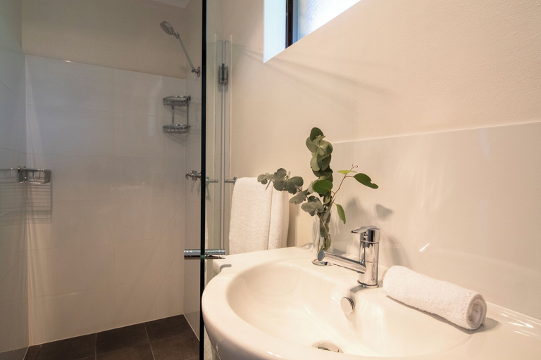 Bathroom 3, Lithgow Apartments, Lithgow