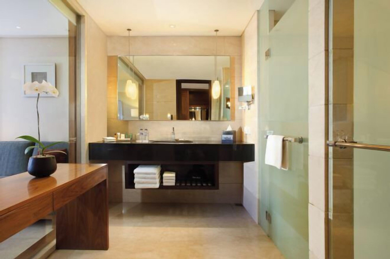 Bathroom 13