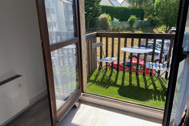 Others 2, Spacious T3 with balcony - close to town center, Calvados