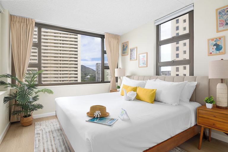 Bedroom 3, Mountain View Condo with King or Queen Bed and Parking, Honolulu