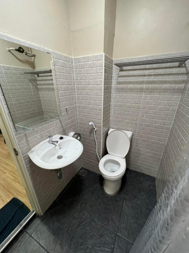 Bathroom 4, Bangwa House - MRT Bangwa Station, Phasi Charoen